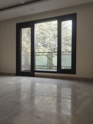Room in 4 BHK Builder Floor at Kailash Colony – for Rent