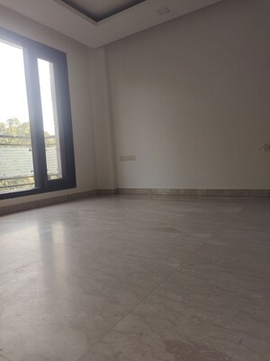 Room in 4 BHK Builder Floor at Kailash Colony – for Rent