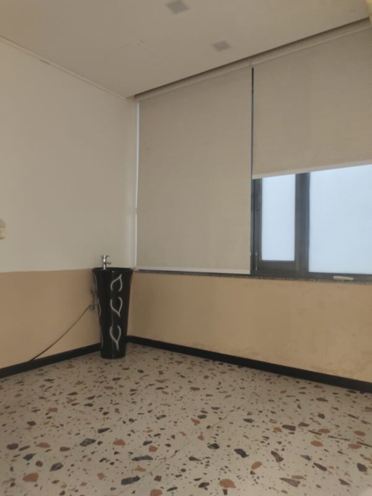 Other, lajpat nagar Commercial Office Space 1000 Sq.Ft. In Lajpat Nagar Delhi 10766605