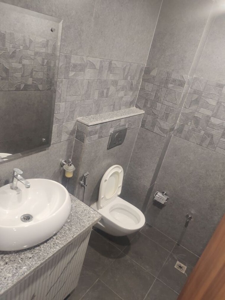 Bathroom, lajpat nagar Commercial Office Space 1000 Sq.Ft. In Lajpat Nagar Delhi 10766605