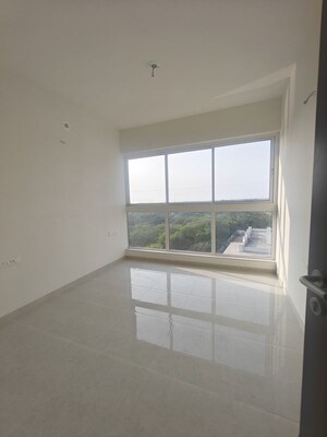 Room in 2 BHK Apartment at L And T Seawoods Residences, Seawoods – for Rent