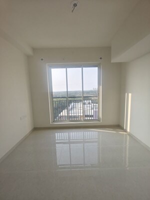Room in 2 BHK Apartment at L And T Seawoods Residences, Seawoods – for Rent