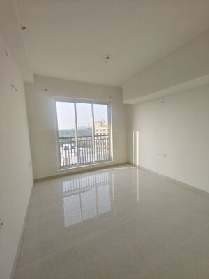 Room in 2 BHK Apartment at L And T Seawoods Residences, Seawoods – for Rent