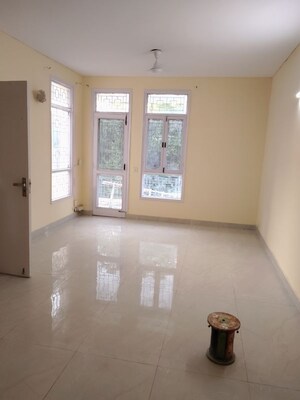 Room in 3 BHK Builder Floor at Unitech South City II, Sector 50 – for Rent