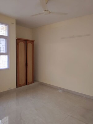 Room in 3 BHK Builder Floor at Unitech South City II, Sector 50 – for Rent