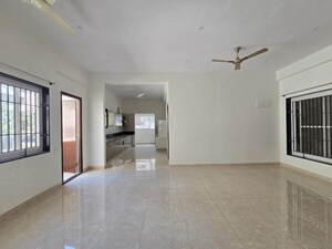 Room in 3 BHK Apartment at G.R Residency, Halasuru – for Rent