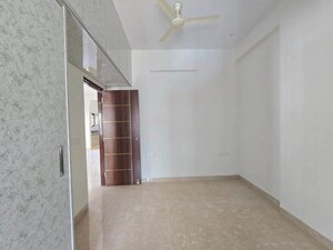 Room in 3 BHK Apartment at G.R Residency, Halasuru – for Rent