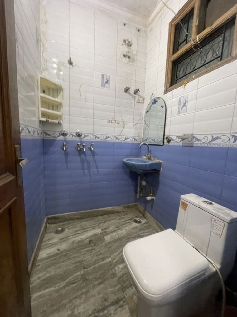 Bathroom, rohini sector 24 2 Bedroom 500 Sq.Ft. Builder Floor In Rohini Sector 24 Delhi 10766656