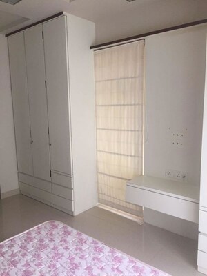 Room in 2 BHK Apartment at Jubilee Apartment, Versova – for Rent
