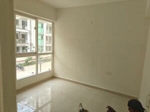 Room in 2 BHK Apartment at Signature Global Prime, Sector 63a – for Rent