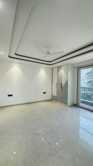 Room in 4 BHK Builder Floor at Saket – for Rent