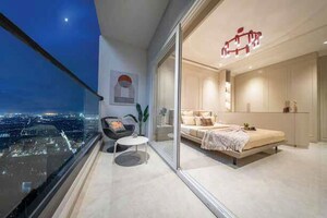 Room in 4 BHK Apartment at Magarpatta City – for Sale