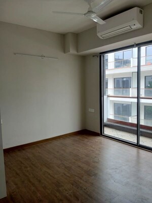 Room in 2 BHK Apartment at Signature Global City 63A, Sector 63a – for Sale