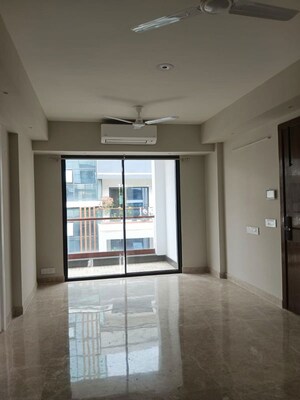Room in 3 BHK Apartment at Signature Global City 63A, Sector 63a – for Sale