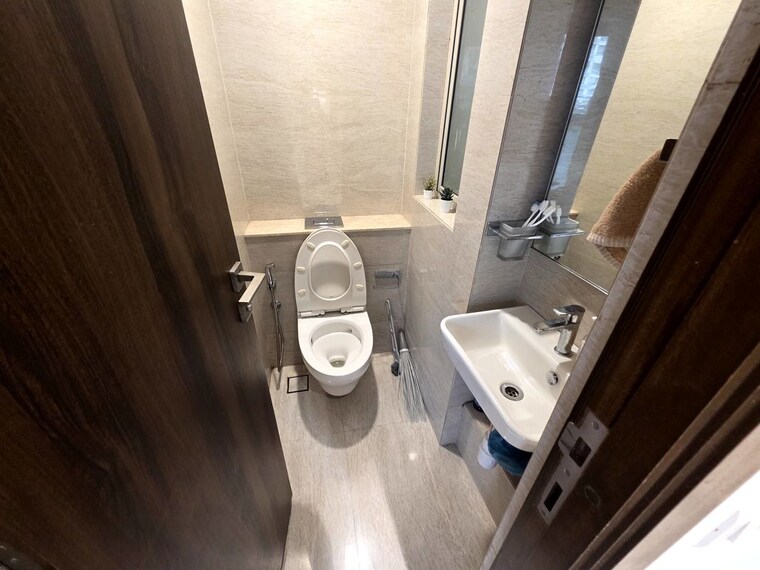 Bathroom, hiranandani-regent-hill 1 Bedroom 379 Sq.Ft. Apartment In Powai Mumbai 10766869