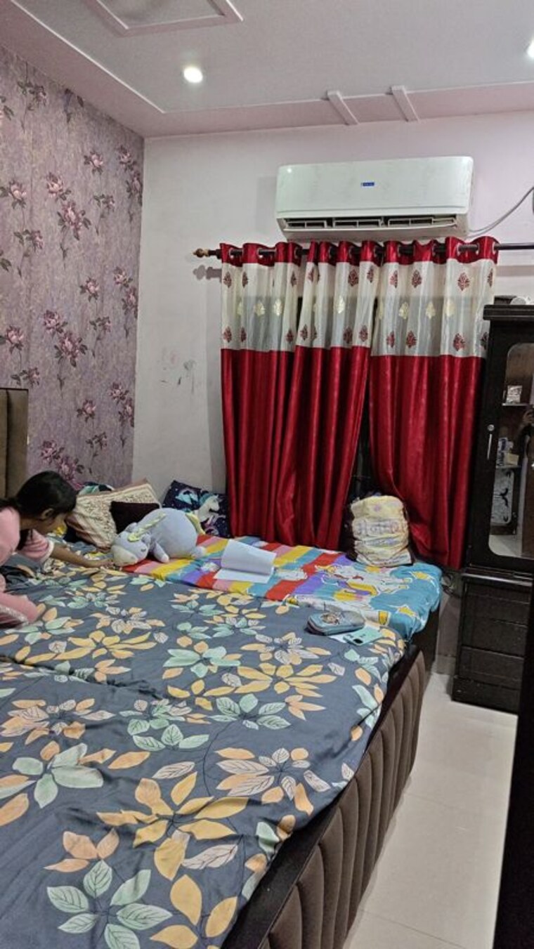  Parking, shastri nagar 4 Bedroom 100 Sq.Yd. Independent House In Shastri Nagar Ghaziabad 10766870