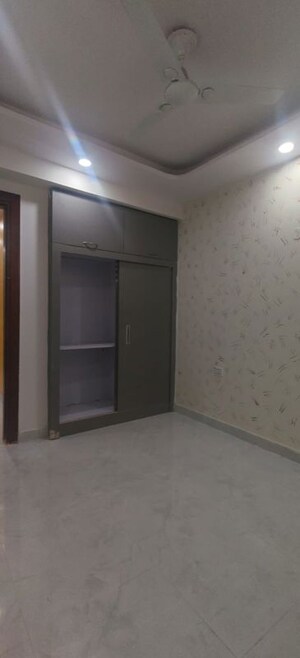 Room in 3 BHK Builder Floor at RWA Apartments Sector 73, Sector 73 – for Rent
