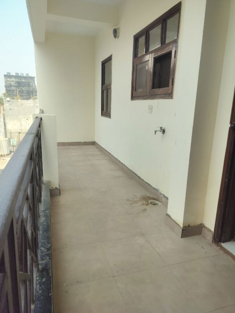 Balcony, rwa-apartments-sector-73 2 Bedroom 985 Sq.Ft. Builder Floor In Sector 73 Noida 10766907