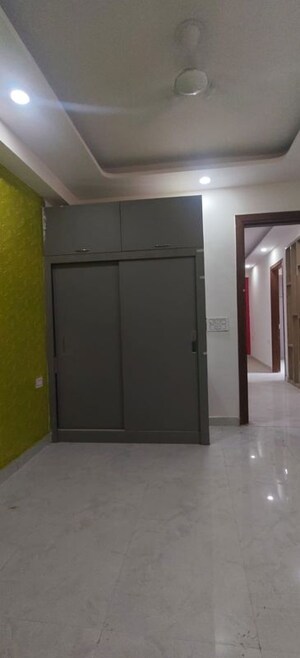 Room in 2 BHK Builder Floor at RWA Apartments Sector 72, Sector 72 – for Rent