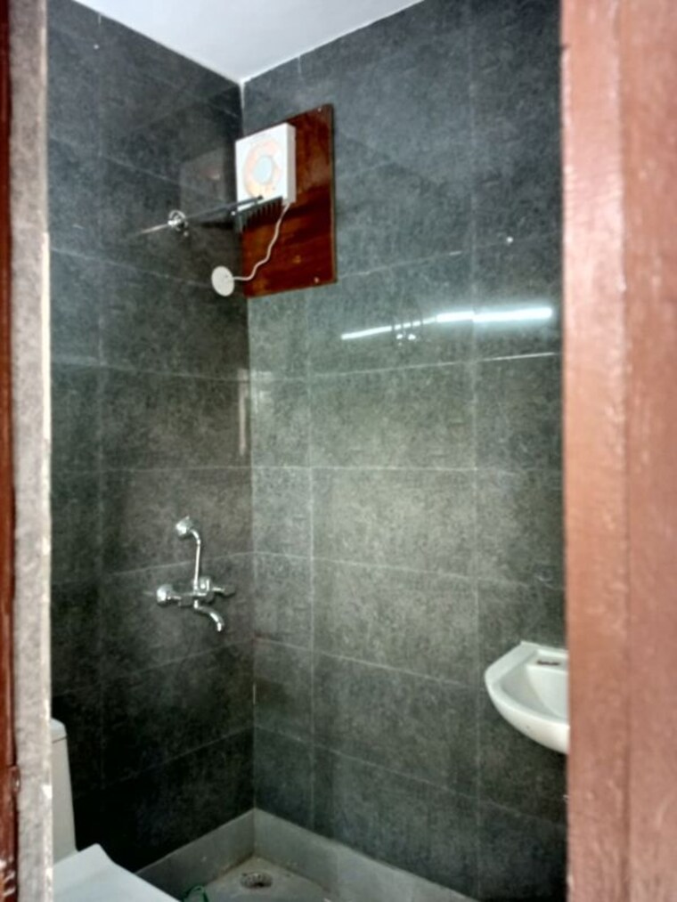 Bathroom, kishangarh 2 Bedroom 850 Sq.Ft. Builder Floor In Kishangarh Delhi 10767060