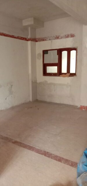 Room in 1 BHK Apartment at Anand Apartments Vadgadi, Masjid Bunder – for Sale