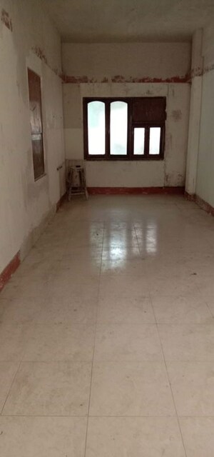 Room in 1 BHK Apartment at Anand Apartments Vadgadi, Masjid Bunder – for Sale