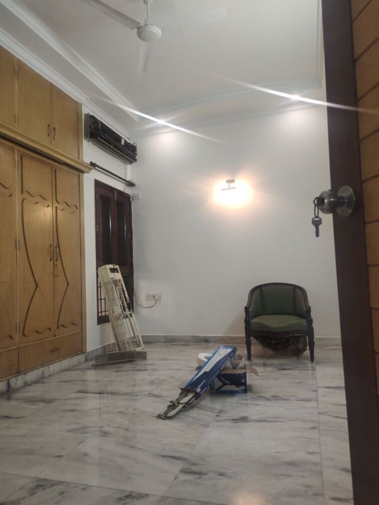 Bathroom, dlf-queens-court 3 Bedroom 1800 Sq.Ft. Builder Floor In Greater Kailash ii Delhi 10767084