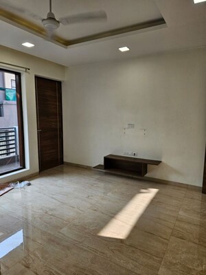 Room in 2 BHK Builder Floor at Lohgarh – for Rent