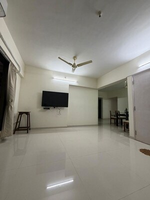 Furnished Amenities in 3 BHK Apartment at Veer Mahal CHS, Lalbaug – for Rent