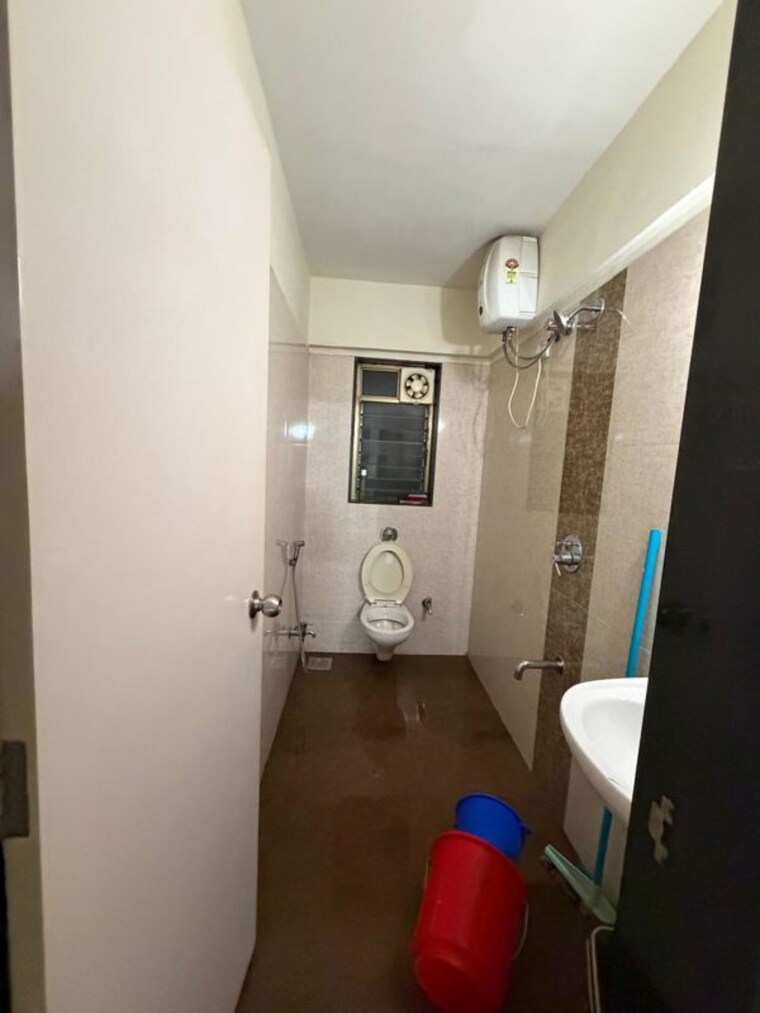 Bathroom, veer-mahal-chs 3 Bedroom 900 Sq.Ft. Apartment In Lalbaug Mumbai 10767104