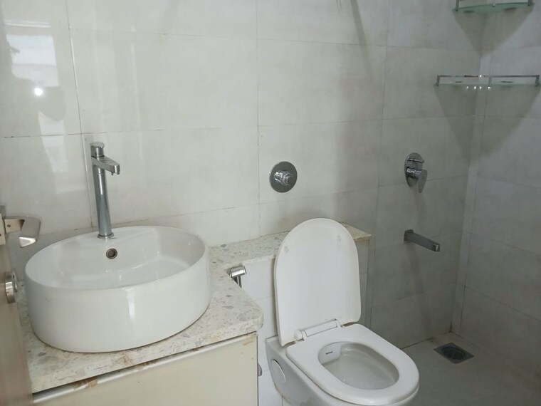 Bathroom, veer-mahal-chs 3 Bedroom 900 Sq.Ft. Apartment In Lalbaug Mumbai 10767104