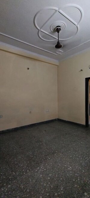 Room in 2 BHK Builder Floor at RWA Apartments Sector 73, Sector 73 – for Rent