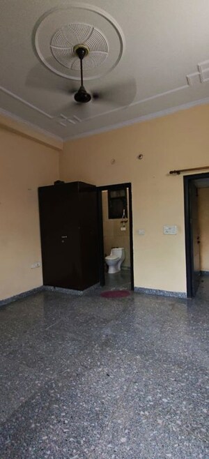 Room in 2 BHK Builder Floor at RWA Apartments Sector 73, Sector 73 – for Rent