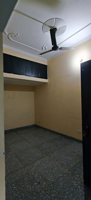 Room in 2 BHK Builder Floor at RWA Apartments Sector 73, Sector 73 – for Rent