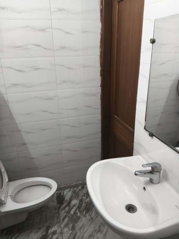 Bathroom, rwa-apartments-sector-122 2 Bedroom 162 Sq.Mt. Villa In Sector 122 Noida 10767136