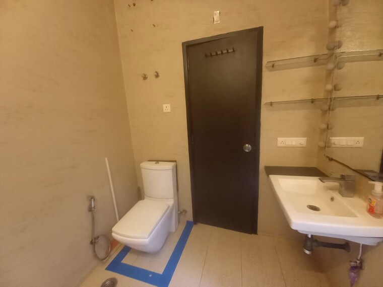 Attached Bathroom, nehru place 3 Bedroom 1900 Sq.Ft. Apartment In Nehru Place Delhi 10767141