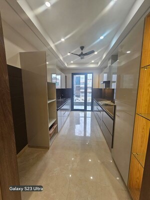Building Lobby in 3 BHK Apartment at Signature Global Daxin Vistas, Sohna Road – for Sale