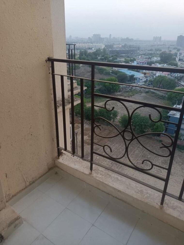 Balcony, signature-global-the-millennia 2 Bedroom 800 Sq.Ft. Apartment In Sector 37d Gurgaon 10767131