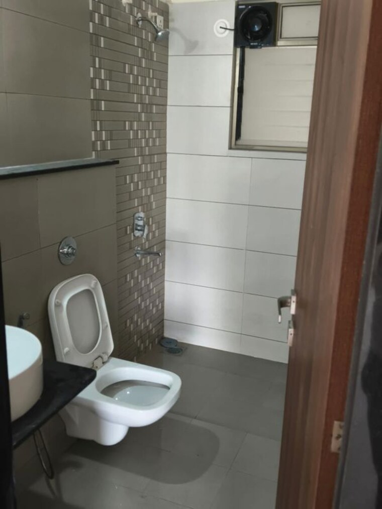 Bathroom, majestique-towers 3 Bedroom 1041 Sq.Ft. Apartment In Kharadi Pune 10767161
