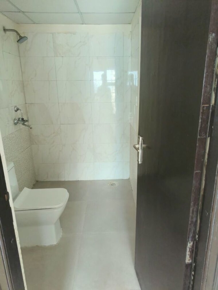 Bathroom, aims-golf-avenue-ii 2 Bedroom 930 Sq.Ft. Apartment In Sector 75 Noida 10767184