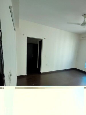 Room in 3.5 BHK Apartment at Prateek Stylome, Sector 45 – for Rent