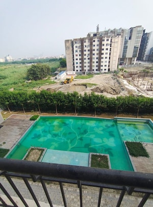 Swimming Pool in 1 RK Apartment at Earthcon Beetle Orchid, Knowledge Park 3 Greater Noida – for Sale