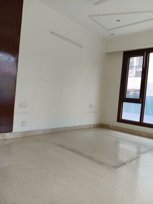 Room in 6 BHK Independent House at New Friends Colony – for Sale