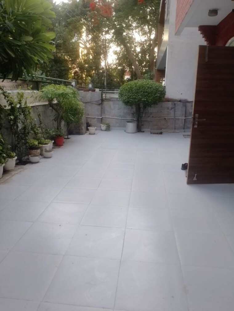 Balcony, palam vihar 3 Bedroom 270 Sq.Yd. Builder Floor In Palam Vihar Delhi 10767242