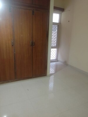 Room in 3 BHK Builder Floor at Palam Vihar – for Rent