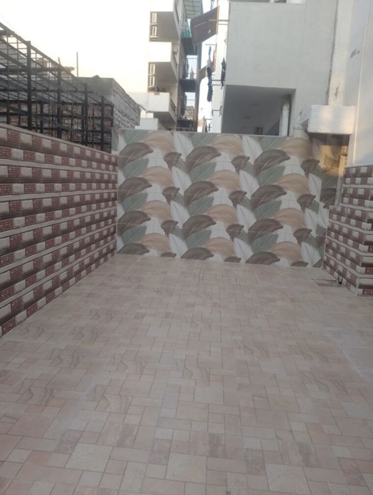  Parking, palam vihar 3 Bedroom 270 Sq.Yd. Builder Floor In Palam Vihar Delhi 10767242