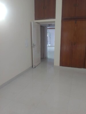 Room in 3 BHK Builder Floor at Palam Vihar – for Rent