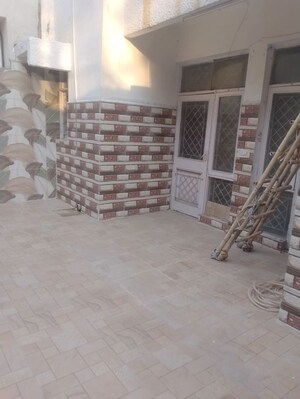 Parking in 3 BHK Builder Floor at Palam Vihar – for Rent