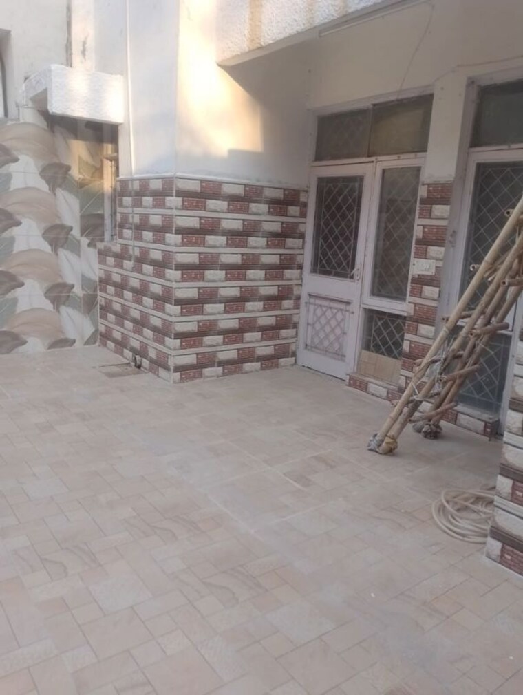  Parking, palam vihar 3 Bedroom 270 Sq.Yd. Builder Floor In Palam Vihar Delhi 10767242