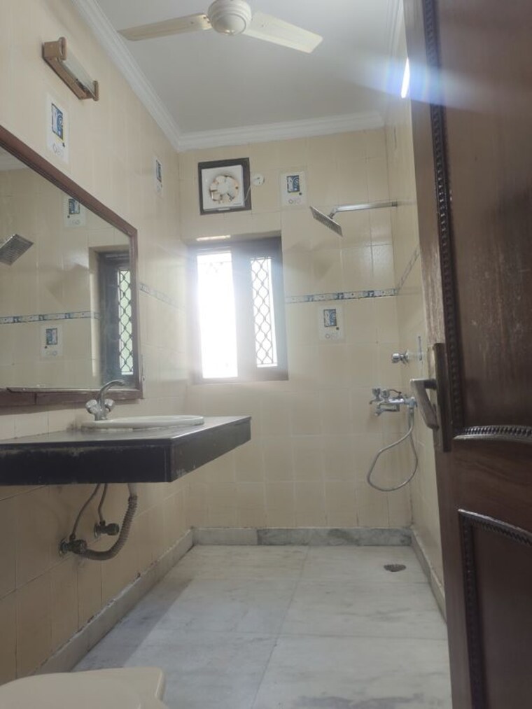 Team Area, lajpat nagar 3 Bedroom 1800 Sq.Ft. Builder Floor In Lajpat Nagar Delhi 10767260